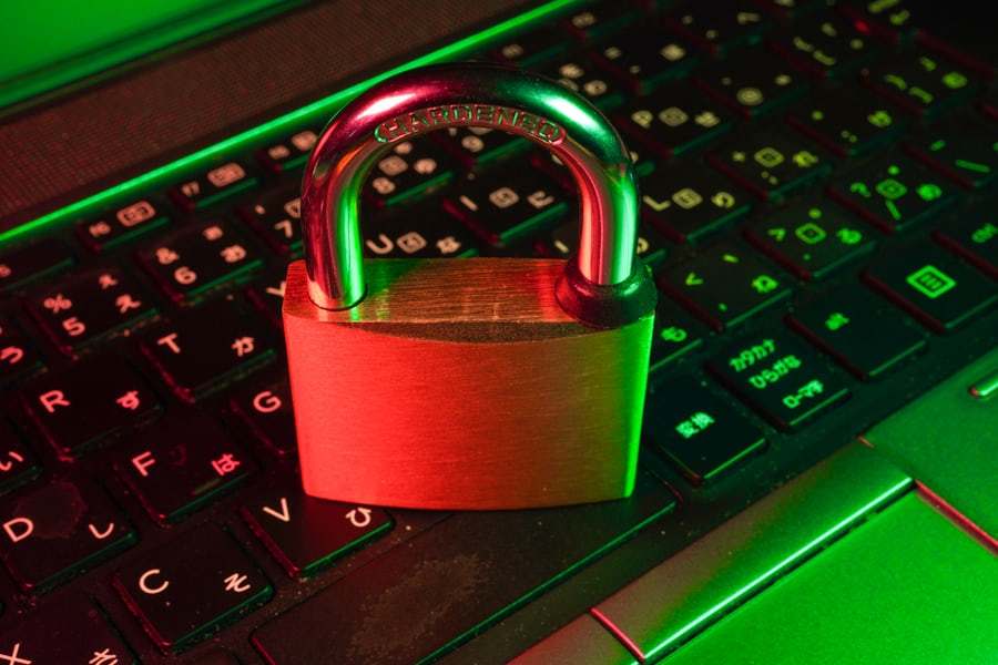 Kunci digital melambangkan keamanan kata sandi dan data pribadi